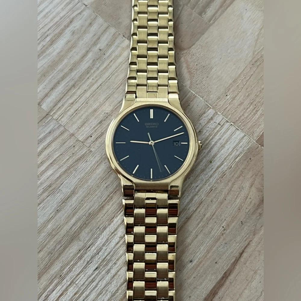 Seiko Rare Vintage Men’s Watch Gold-Tone Weave Bracelet Black Dial Date